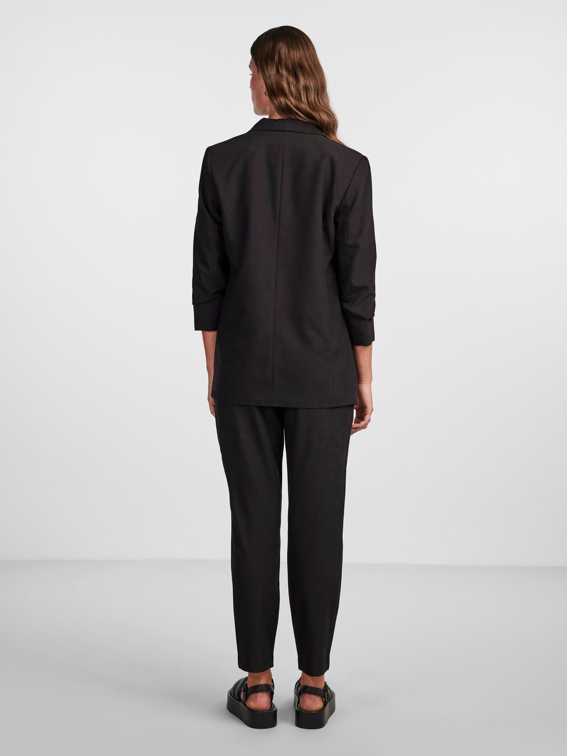 model_shot-back